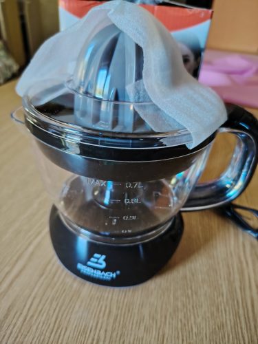 Eisenbach Professional EB3005 típusú, 0,7 literes űrtartalmú és 40 W teljesítményű elektromos gyümölcsprés