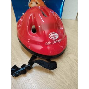   Helmet piros sisak rollerra, kerékpárra, görkorihoz, gördeszkához
